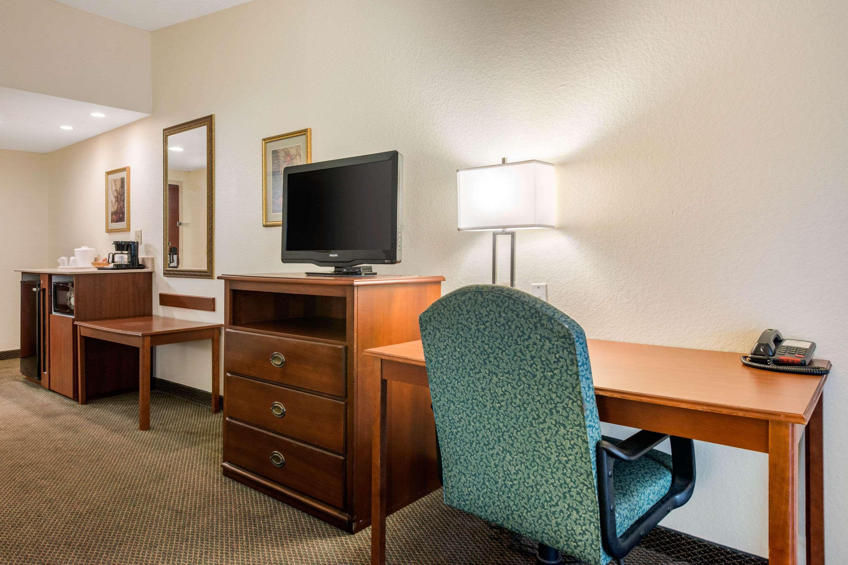 Quality Inn & Suites Tarpon Springs South Exteriör bild
