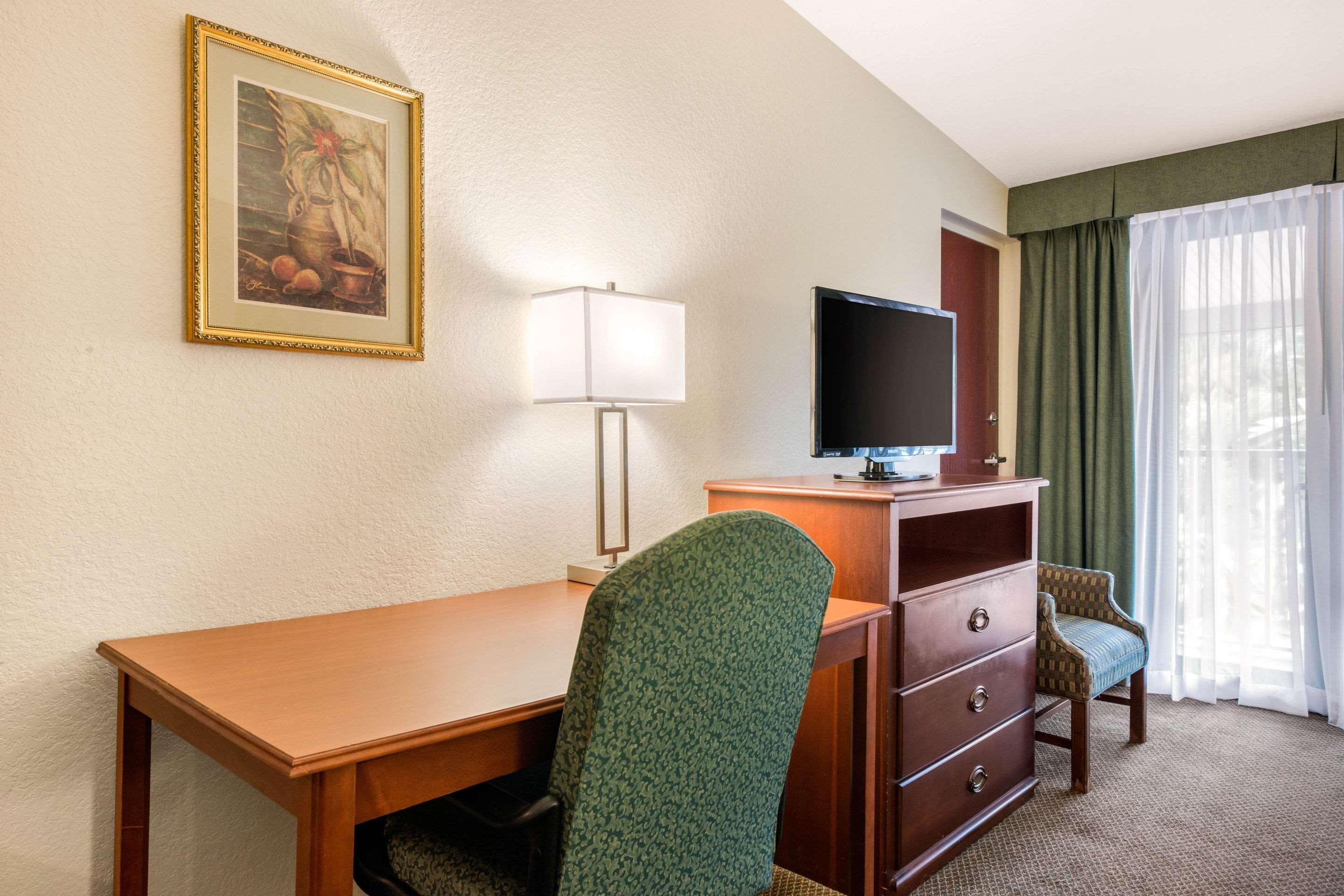 Quality Inn & Suites Tarpon Springs South Exteriör bild