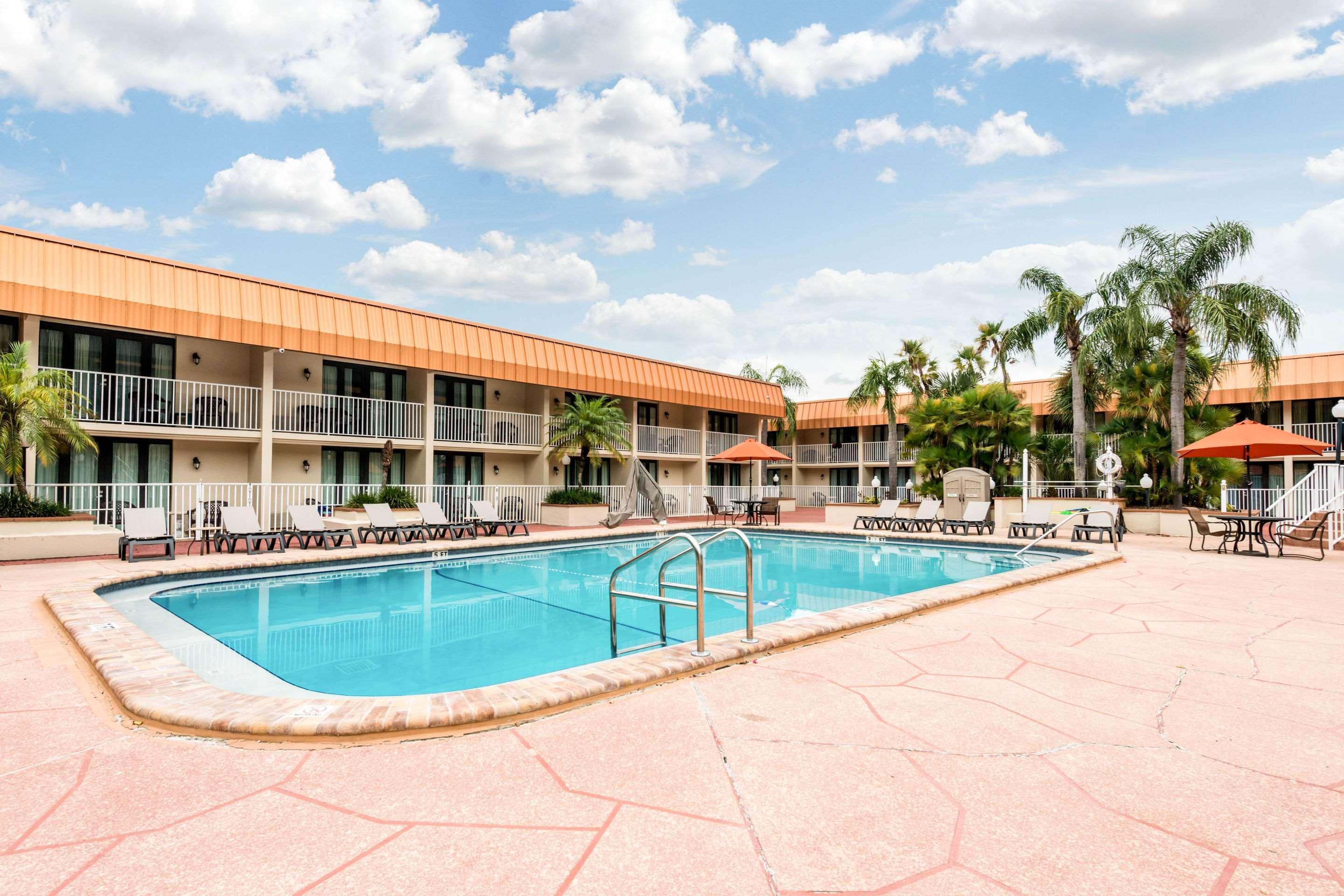 Quality Inn & Suites Tarpon Springs South Exteriör bild