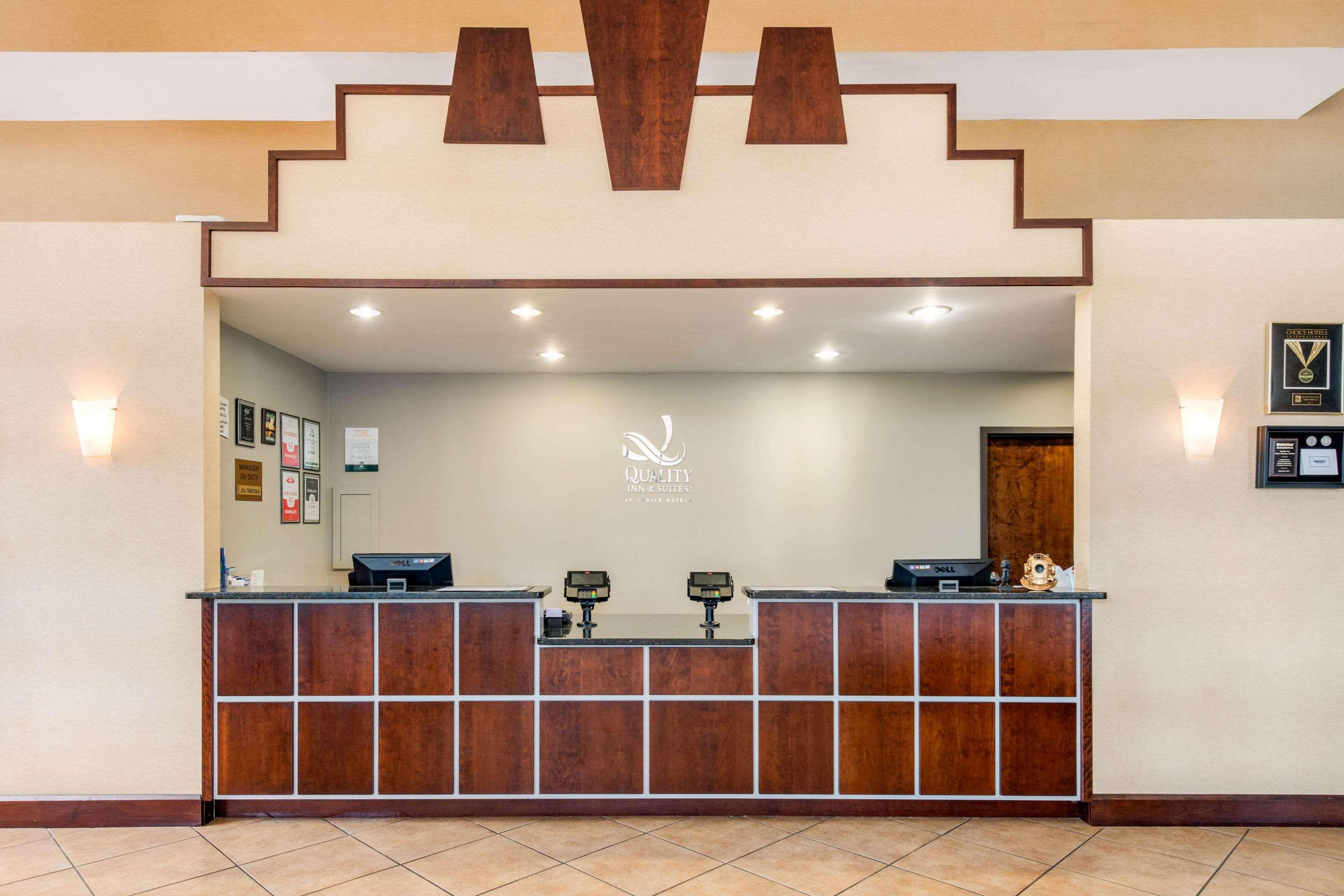 Quality Inn & Suites Tarpon Springs South Exteriör bild