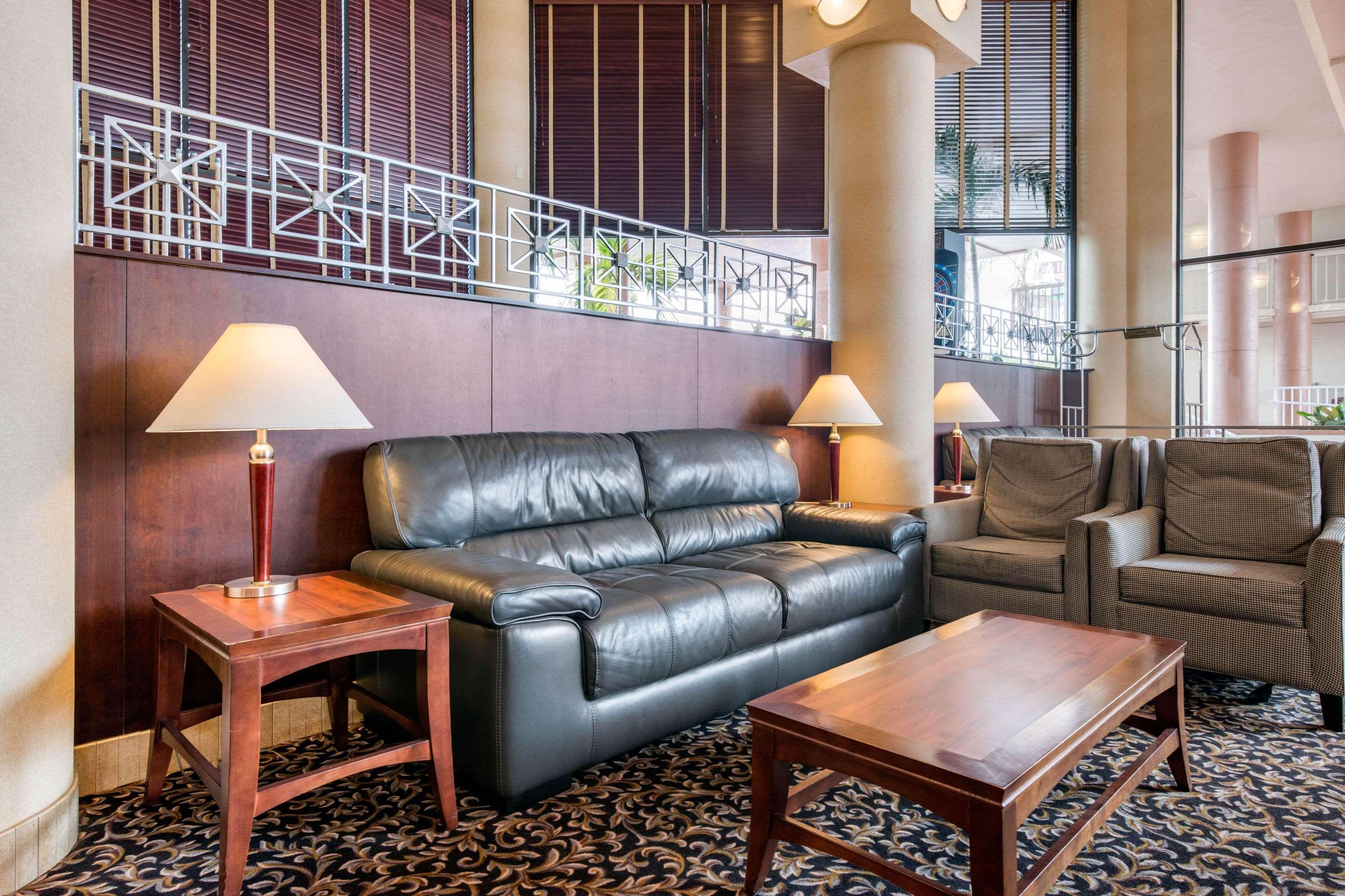 Quality Inn & Suites Tarpon Springs South Exteriör bild