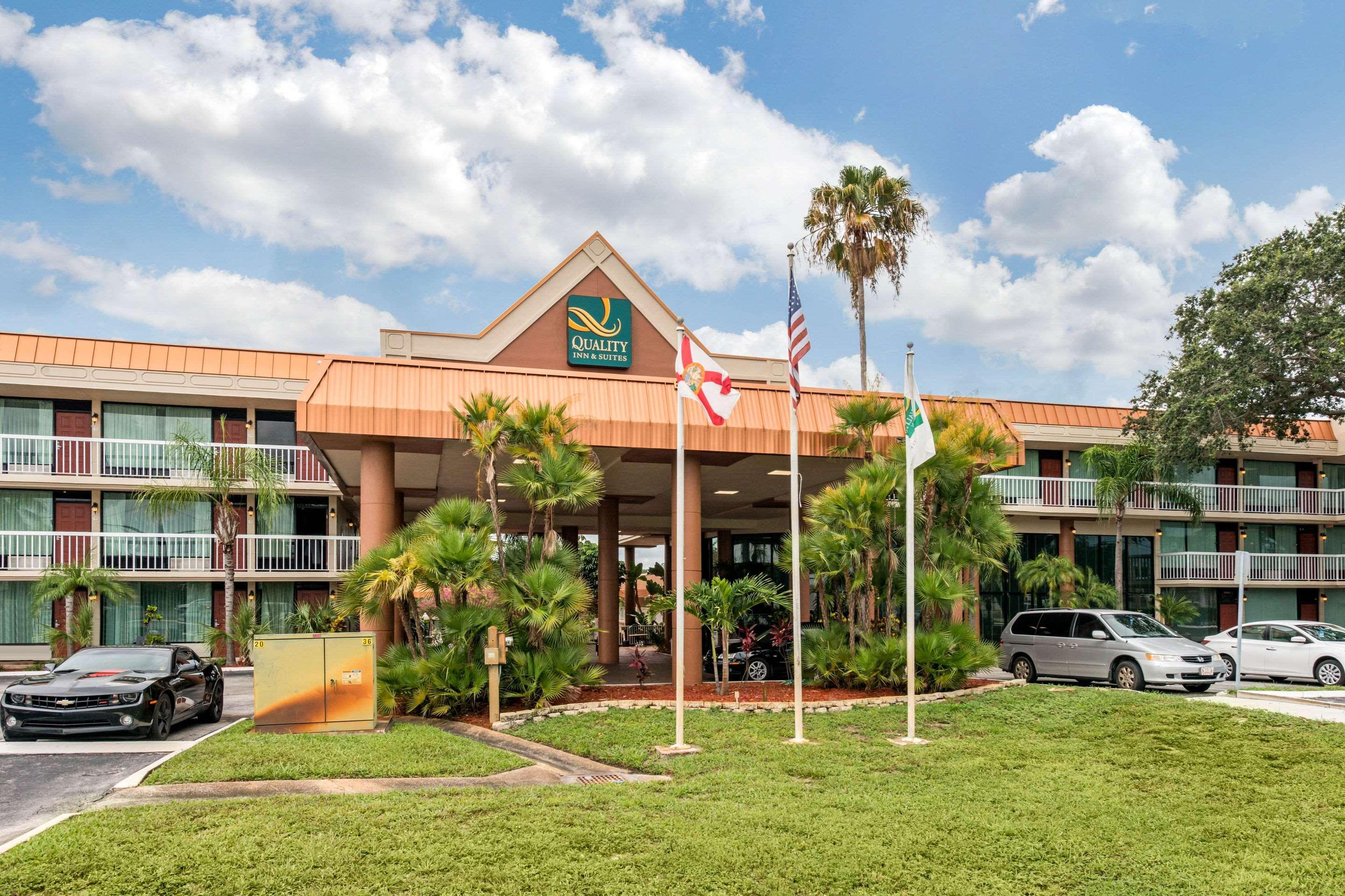 Quality Inn & Suites Tarpon Springs South Exteriör bild