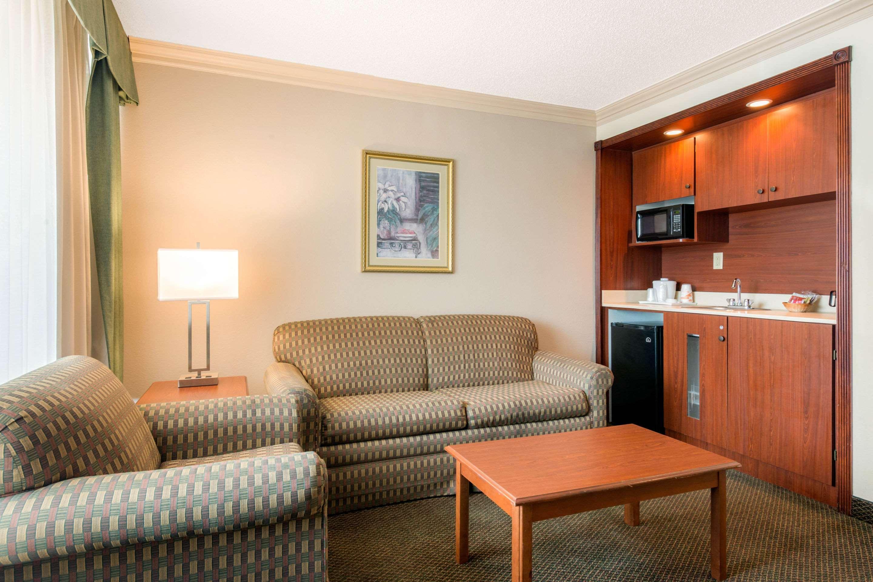 Quality Inn & Suites Tarpon Springs South Exteriör bild