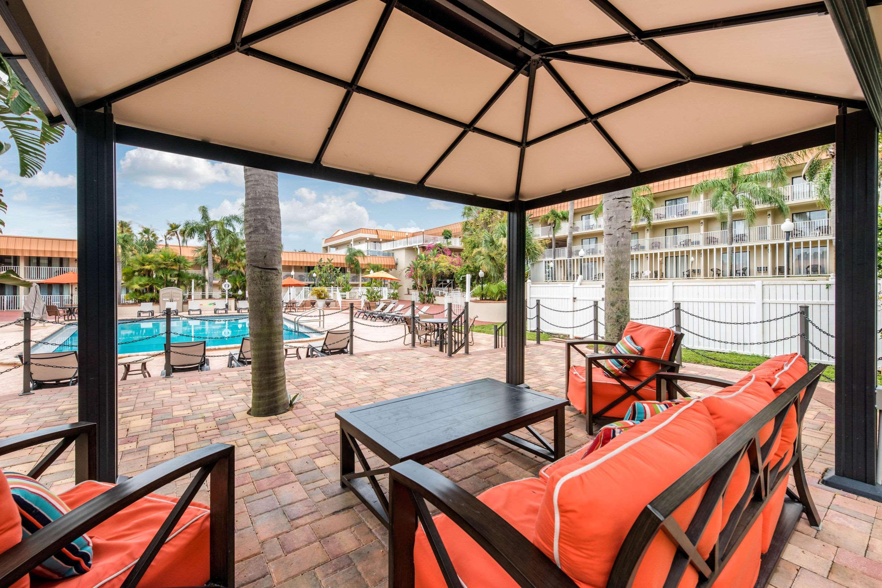 Quality Inn & Suites Tarpon Springs South Exteriör bild